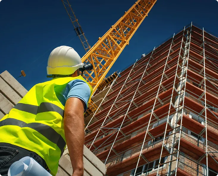 Equipo trabajando en obra